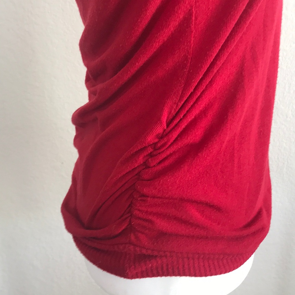 Red sweater - Picture 5 of 6